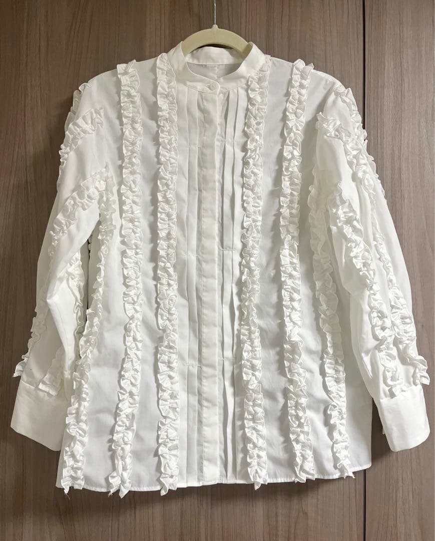 MEER. メーア　WHIP RUFFLE BLOUSE(WHT)
