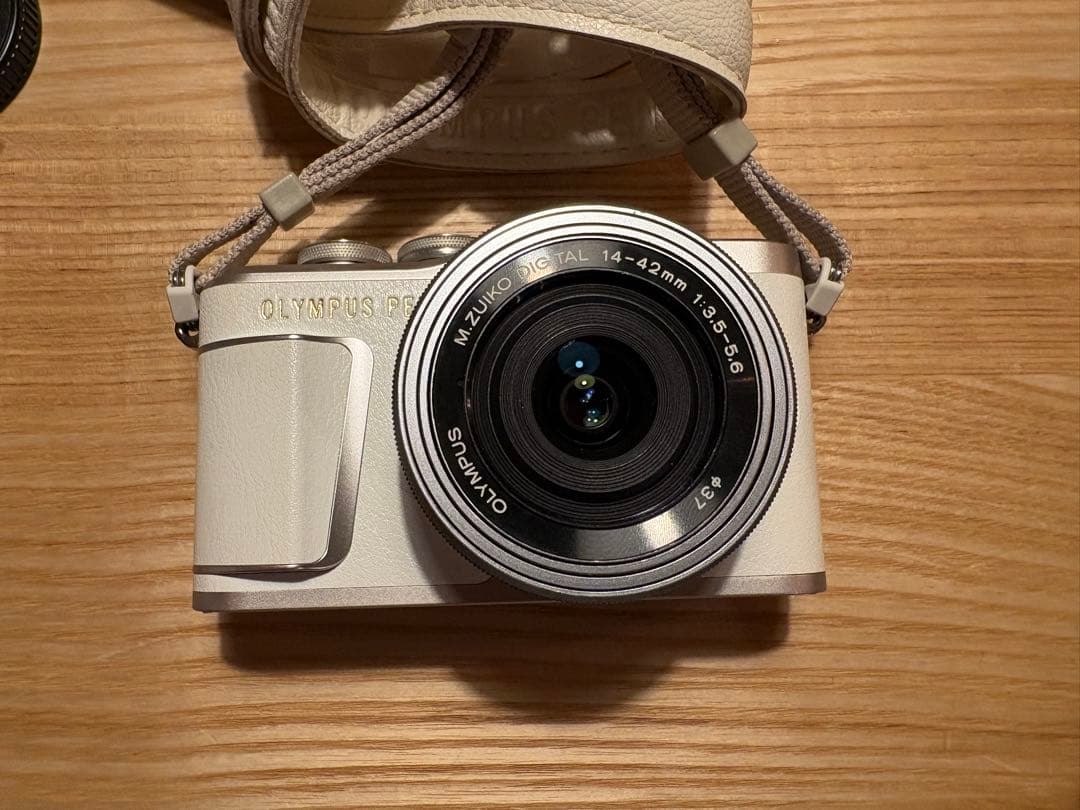 OLYMPUS PEN E-PL9 ホワイト ダブルズームキット美品
