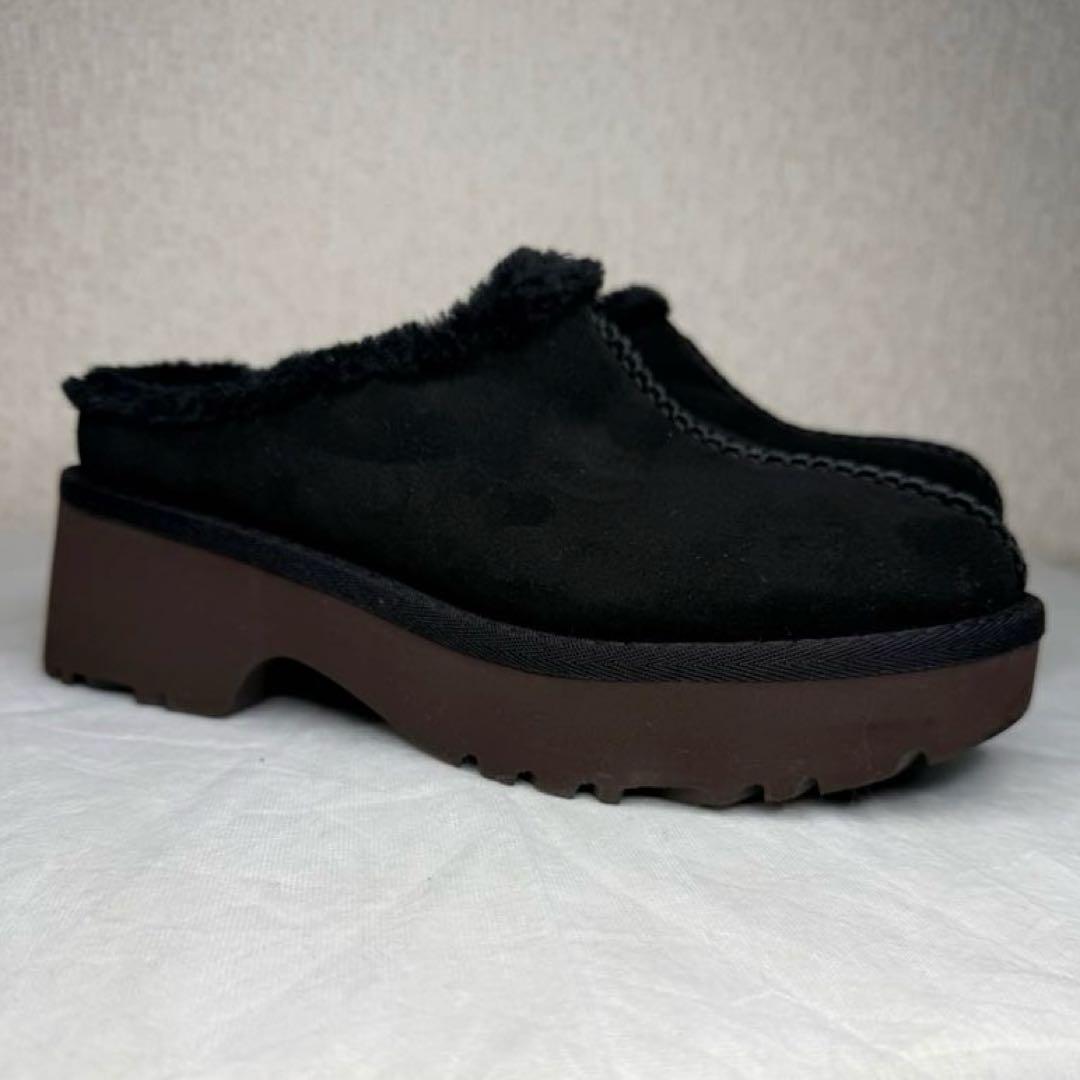 しちさぶ　UGG／アグ　ニューハイツ コージー クロッグ 厚底　ブラック