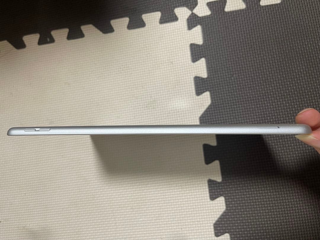 Apple iPad 第７世代32GBシルバー 本体