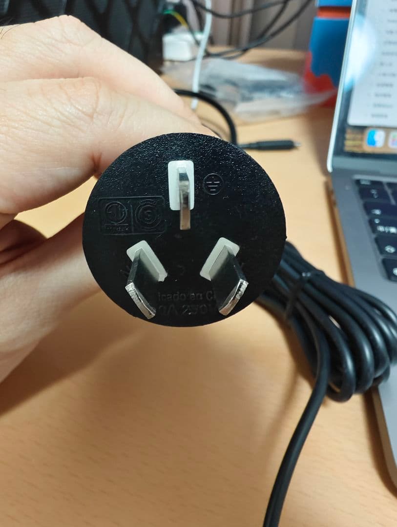 ミニPC Intel NUC Mini PC Kit NUC7CJYHN