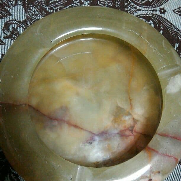 大理石の灰皿ですね