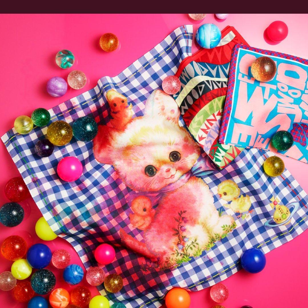 KITTY WITH WINE STAINS ハンカチ