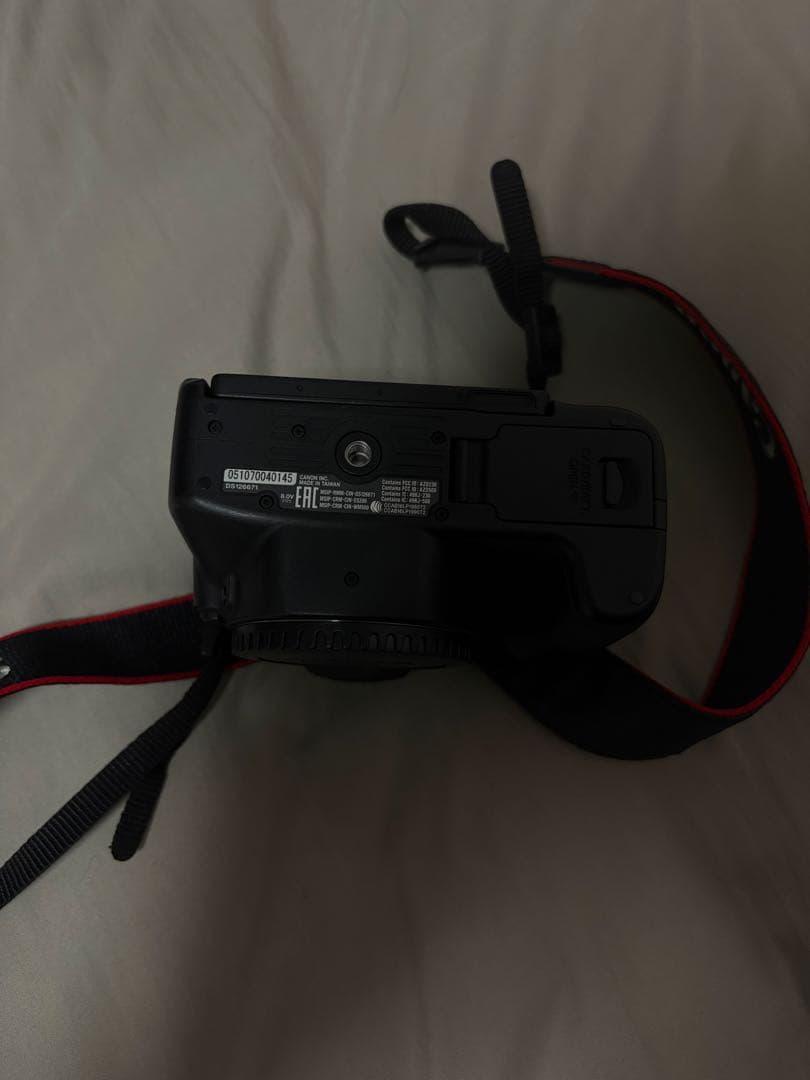 【最安値‼️】Canon EOS Kiss X9 デジタル一眼レフ　本体のみ