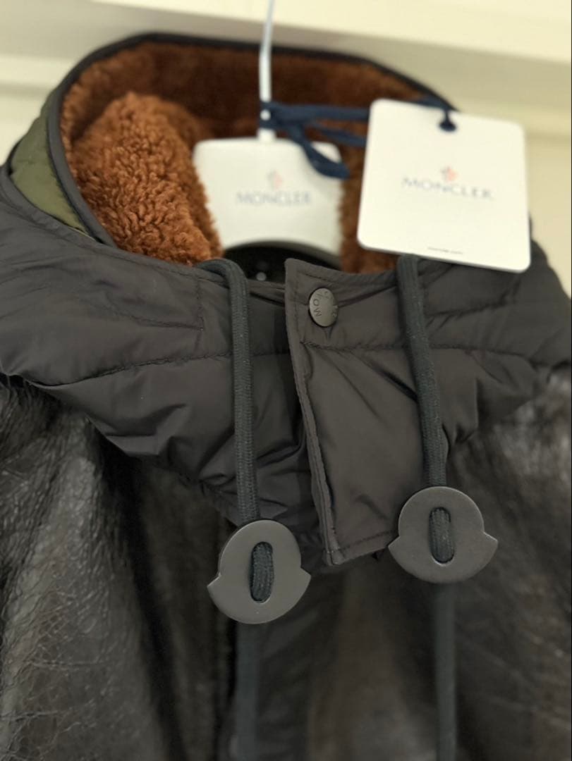 モンクレール ARMAND最高級ムートンレザー切替デザイン ダウンジャケット