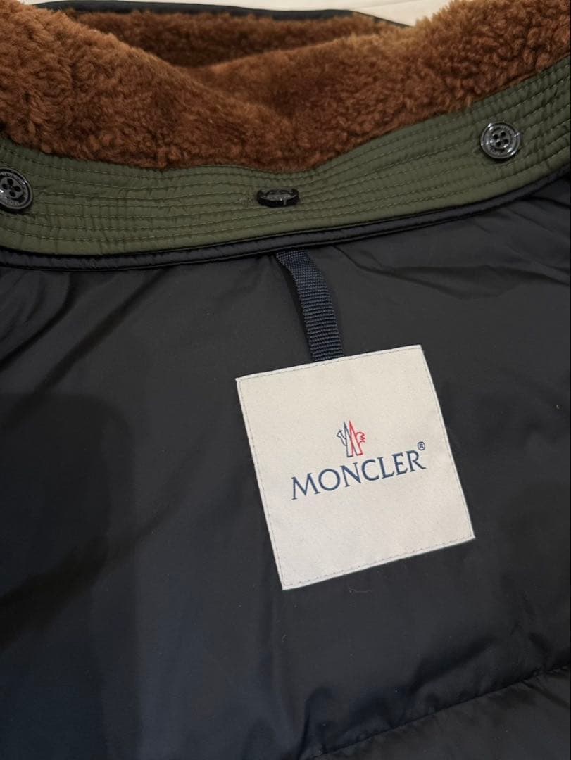 モンクレール ARMAND最高級ムートンレザー切替デザイン ダウンジャケット