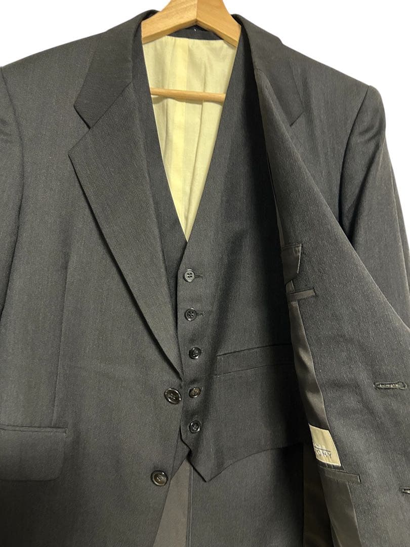 GIVENCHY メンズスーツ　3点セットベスト付き (Matsuzakaya)