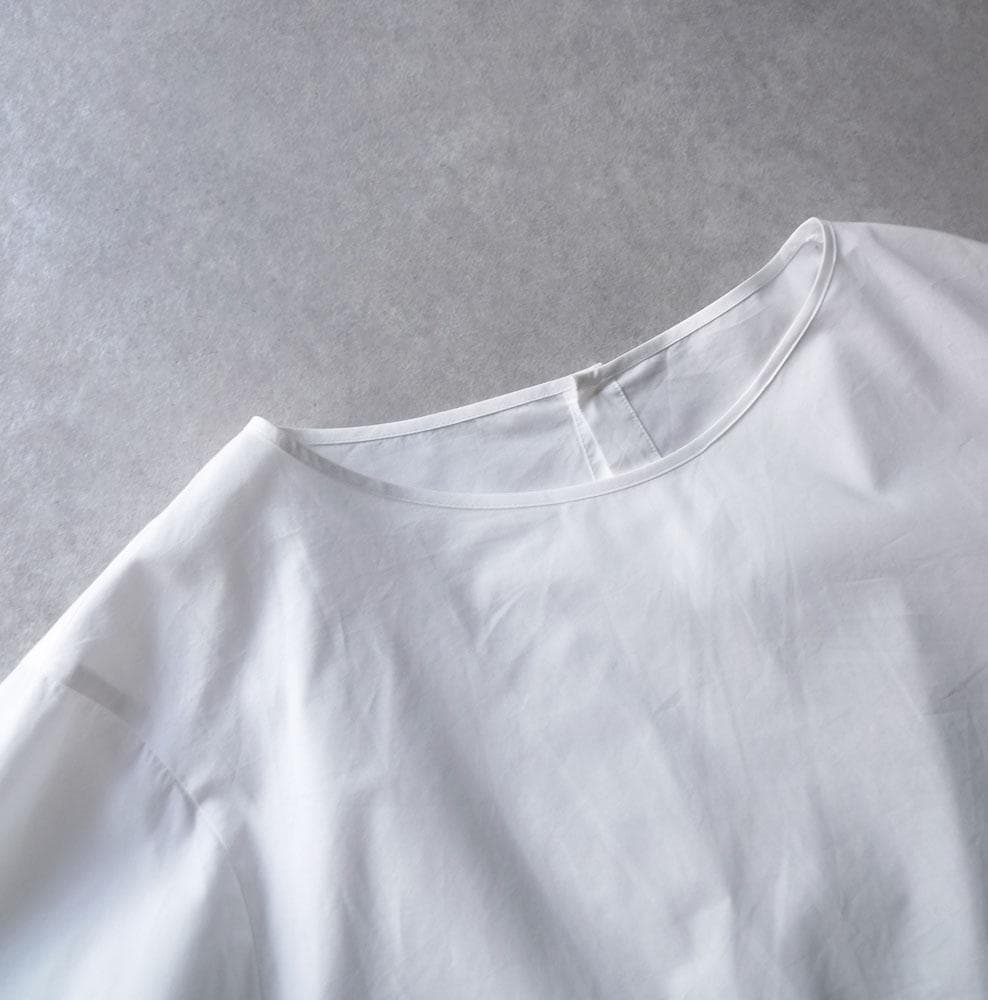 美品 ウィムガゼット 2万円 バックスリットのブラウス ホワイト D505