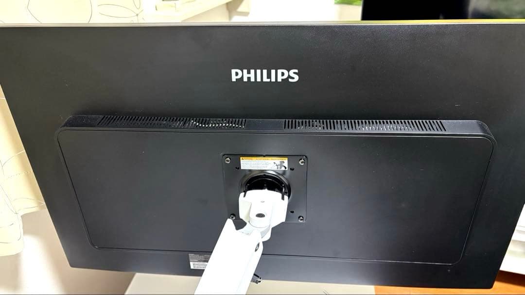 4Kモニター　Ultra HD 32インチ　ディスプレイ