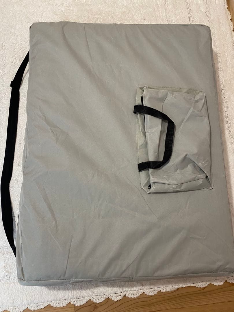 軽量 折りたたみ マッサージベッド 木製・有孔 チョコレート