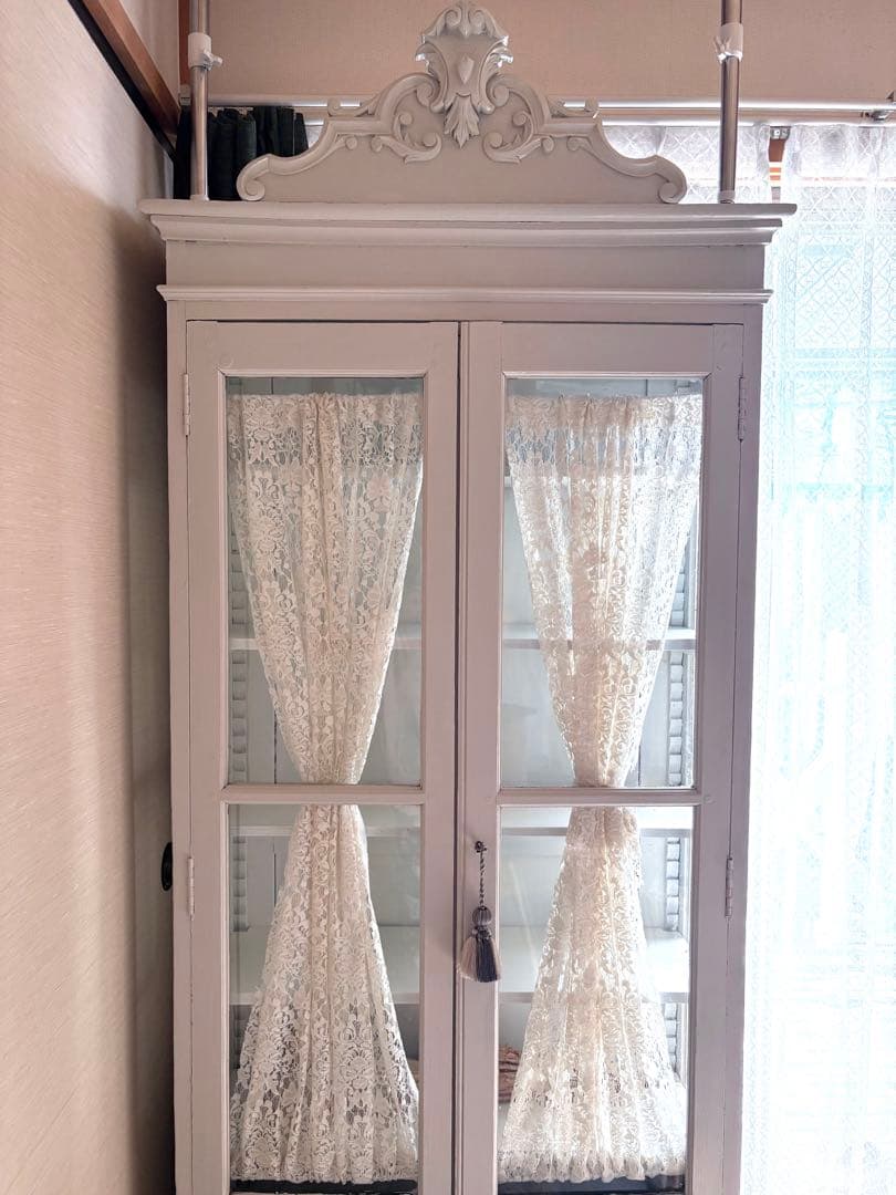 ♡フランスアンティーク　本棚　レース　ガラスキャビネット　ペディメント付　送料込