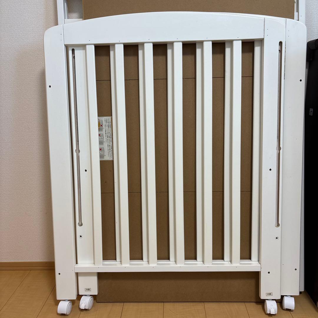 カトージ　ベビーベッド　ホワイト