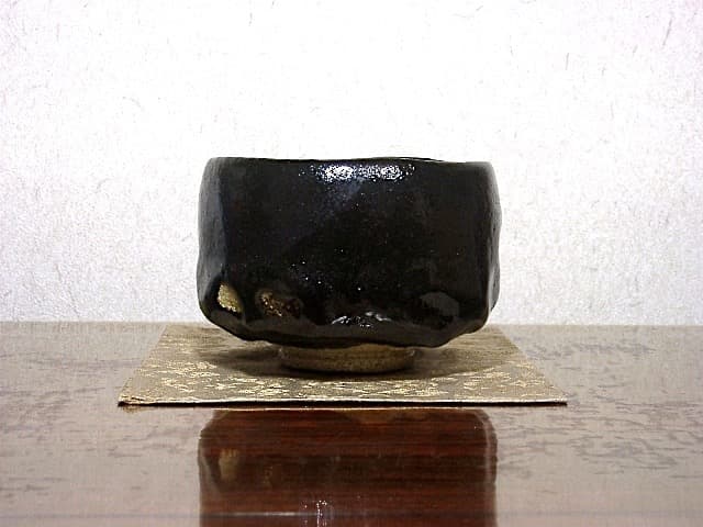 楽焼　大徳寺 大亀老師 銘：古里　陶工 佐々木輝夫 作　茶碗　共箱　無傷　保証。