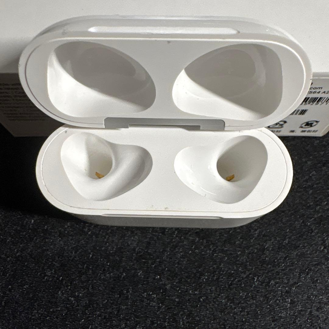 AirPods 第3世代 Apple 正規品 ケース付き 動作確認済　美品