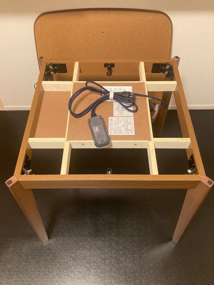 80cm ×80cm山善コンセントタップ付きダイニングこたつ