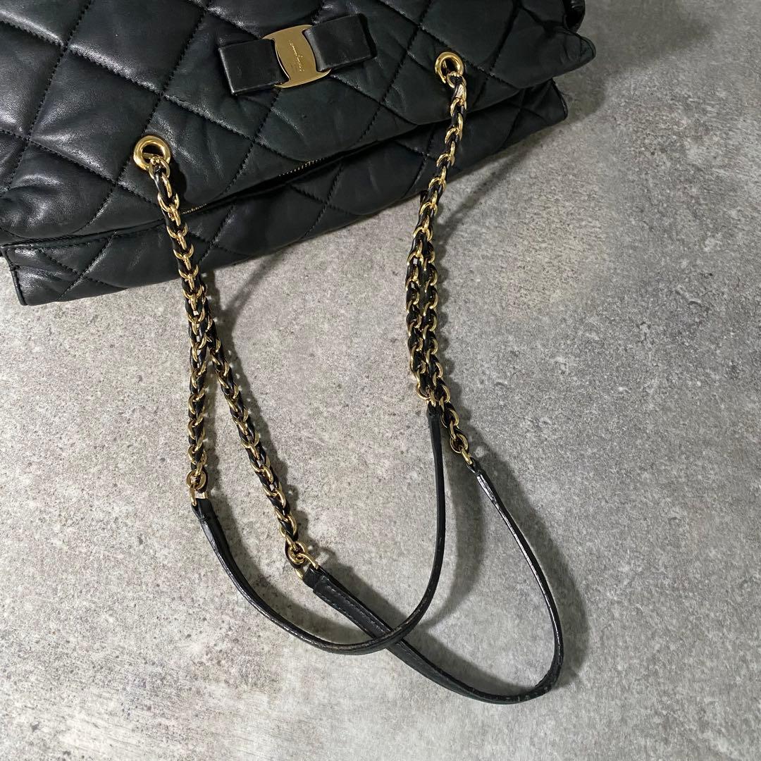 フェラガモ キルティングレザー 黒 チェーンショルダーバッグ マトラッセ ヴァラ