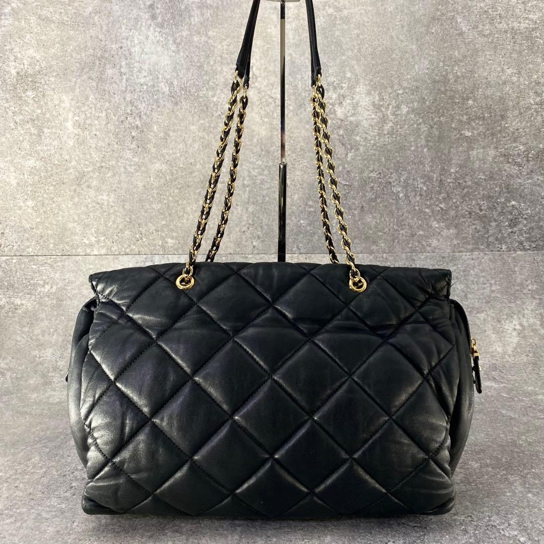 フェラガモ キルティングレザー 黒 チェーンショルダーバッグ マトラッセ ヴァラ