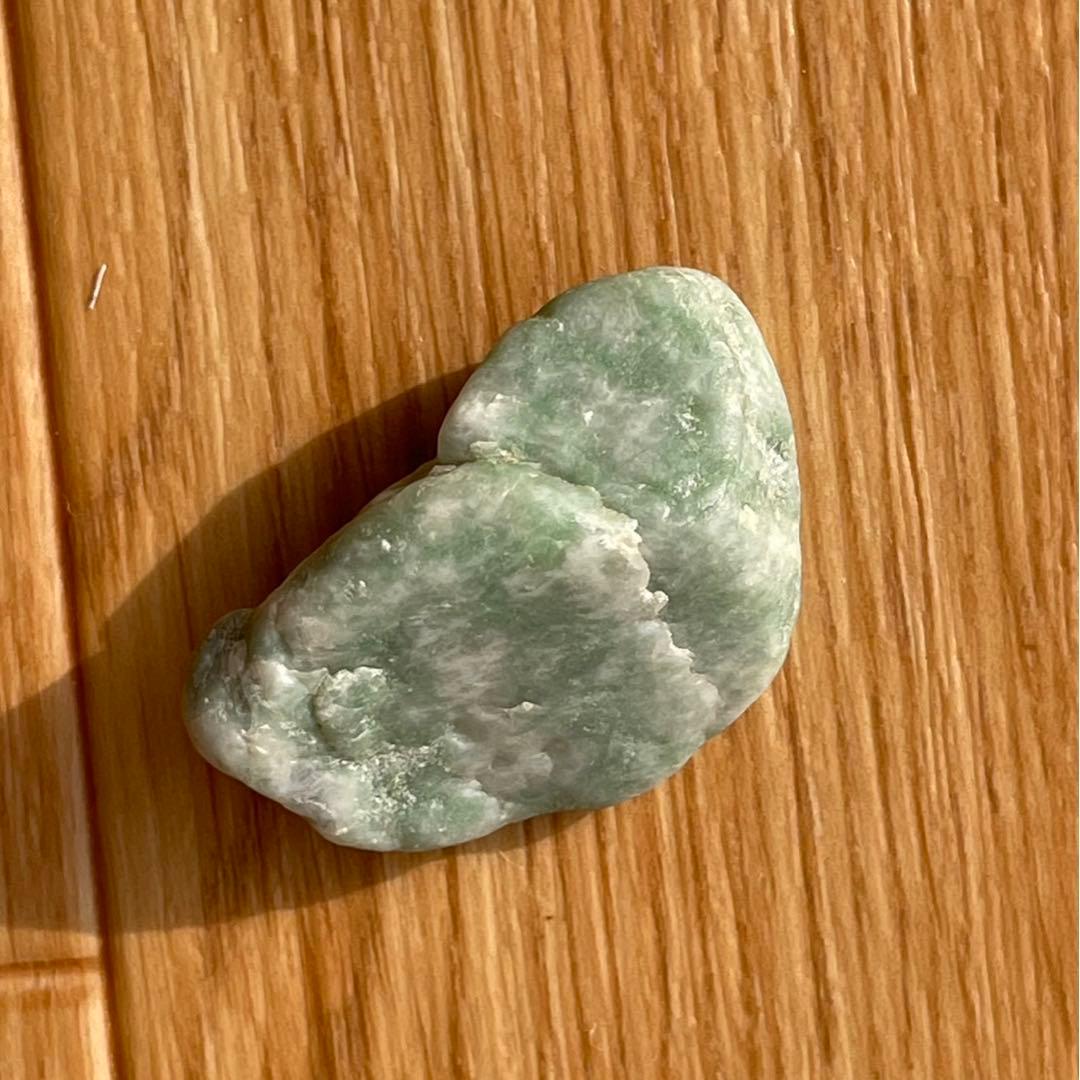 糸魚川 薄緑　翡翠原石 姫川