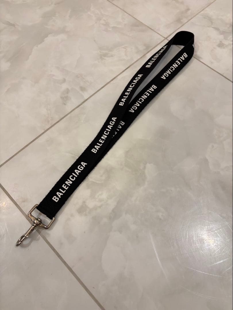 BALENCIAGA バレンシアガ ネックストラップ 黒