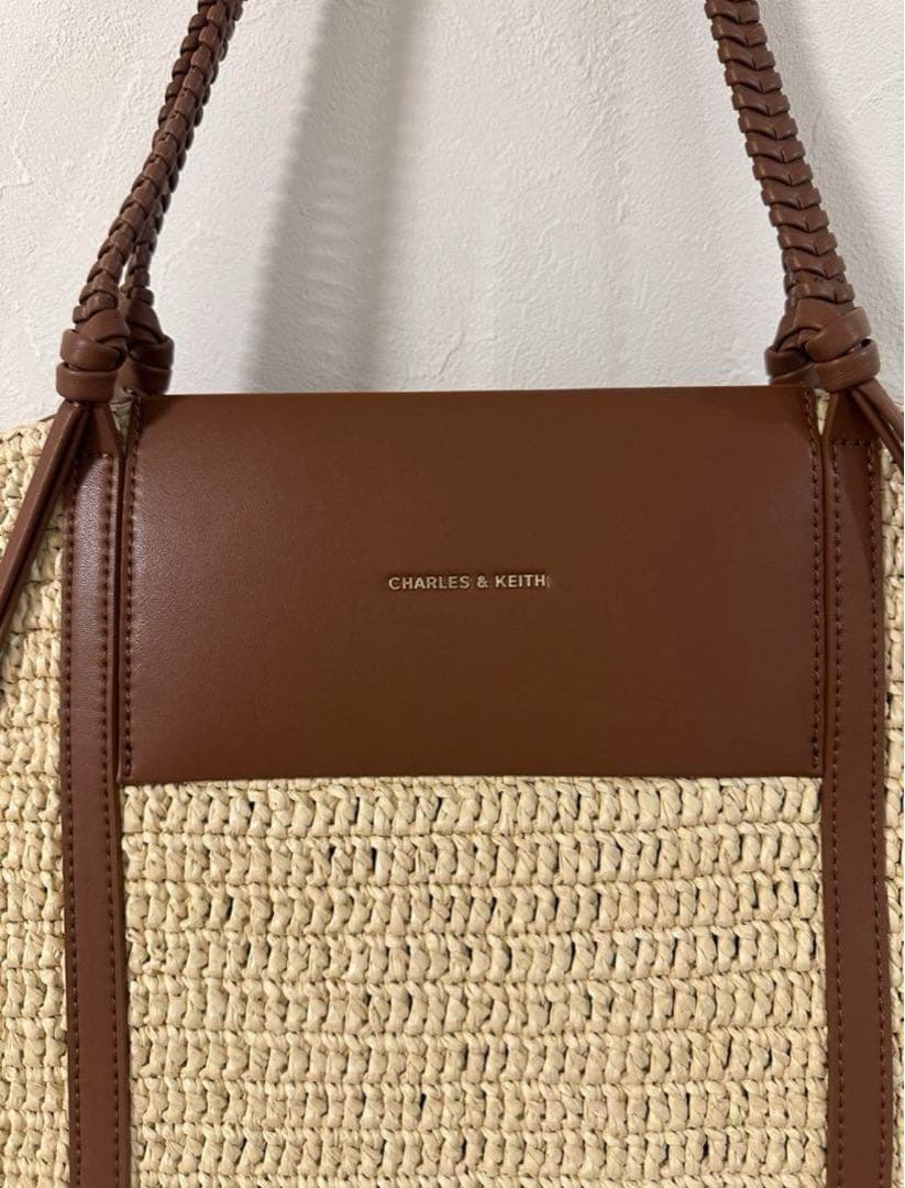 【美品✨】チャールズアンドキース　シャリア ラフィアウーブントートバッグ