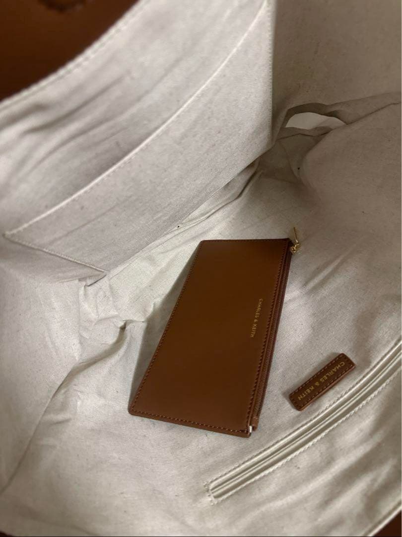 【美品✨】チャールズアンドキース　シャリア ラフィアウーブントートバッグ