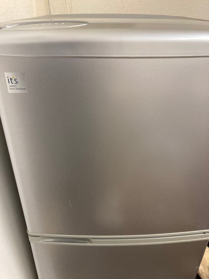 SANYO 冷蔵庫 オシャレなits シリーズ　シルバー　お探しの方に