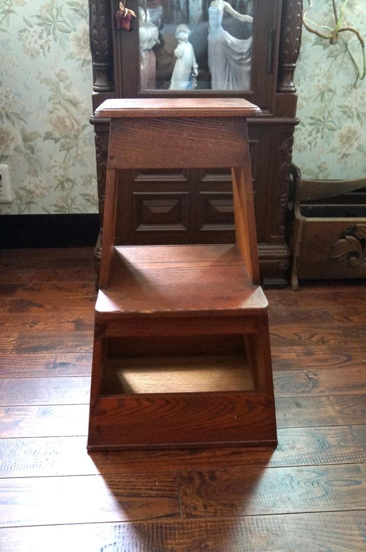 昭和レトロ・木製・踏み台・階段・2段・飾り台・ディスプレイ台・収納スペース有り