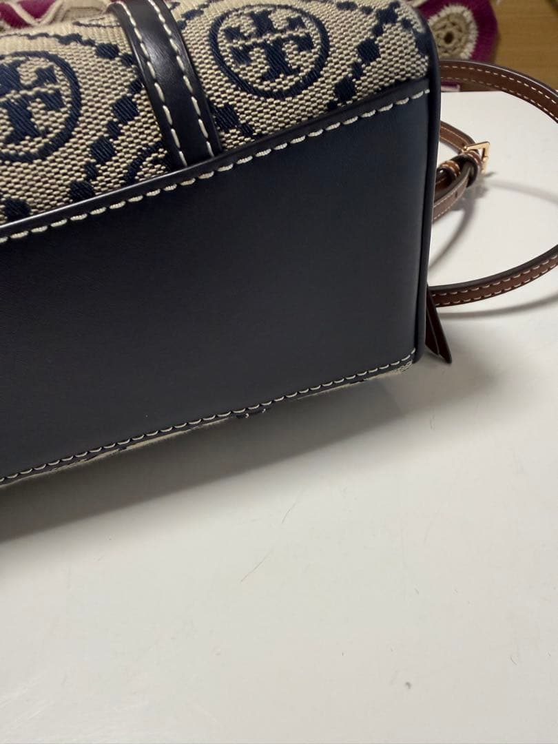 ショルダーバッグ ネイビー　トリーバーチ　ミニボストン　Tモノグラム