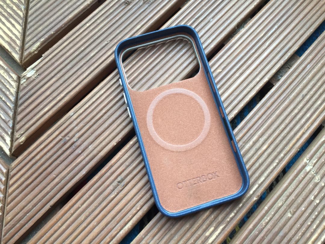 可愛い刺繍【OtterBox iPhone17 Pro Max】オッターボックス