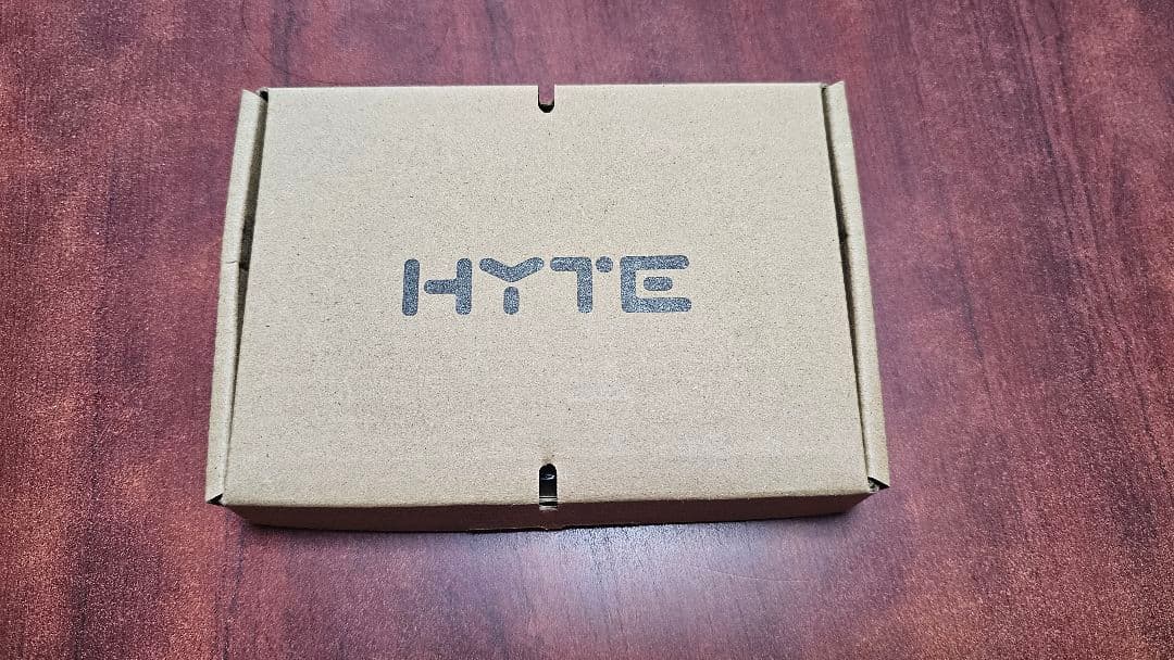 Hyte y70 touch　白　pcケース