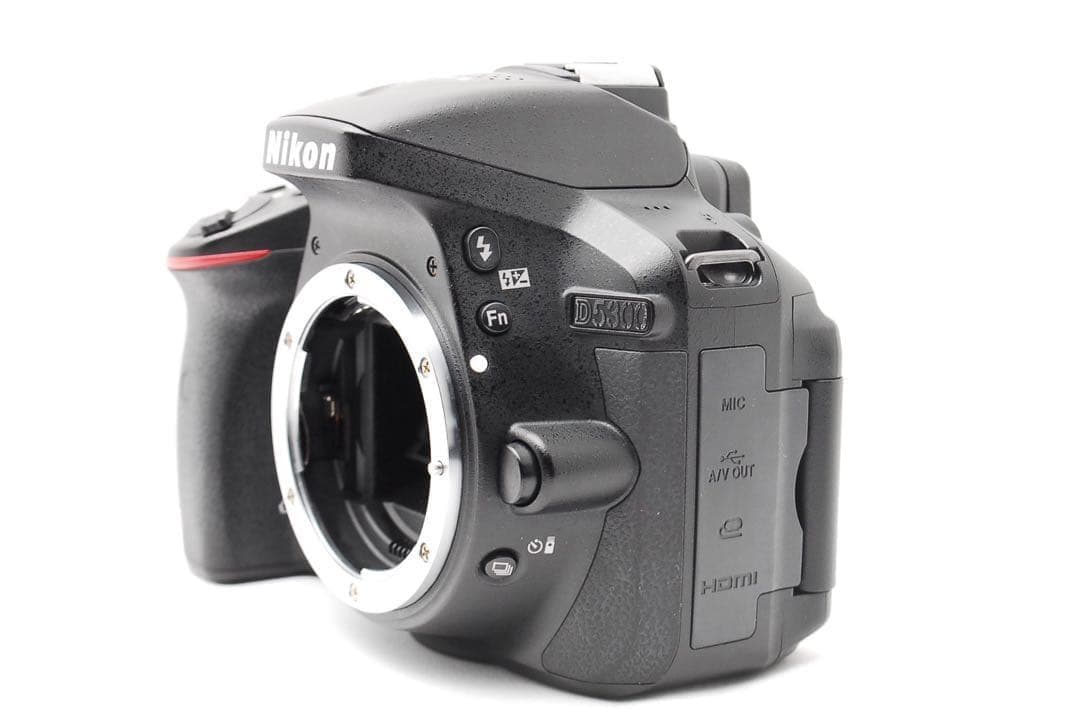 【Wi-Fi搭載】人気 Nikon D5300★ ダブルレンズ ショット数少
