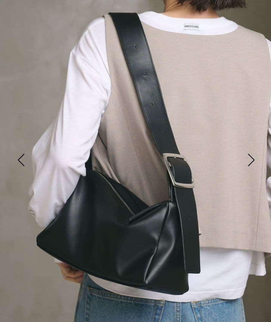 BEAUTY&YOUTH スクエアビッグバックルショルダーバッグ