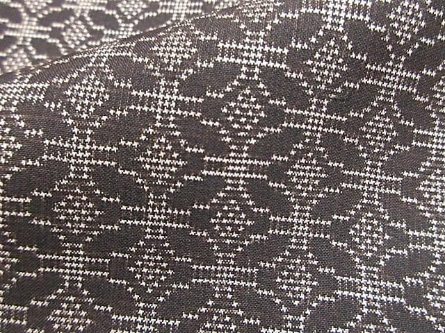 本場泥大島紬証明書：美品：七宝つなぎ模様：こげ茶：袷着物：しつけ糸：P33