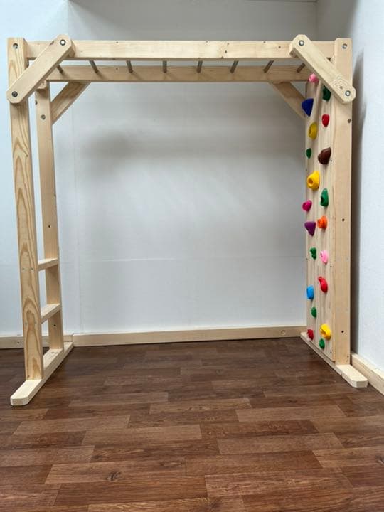 雲梯　うんてい　室内　ブリキエーション　ボルダリング　鉄棒　ターザンロープ