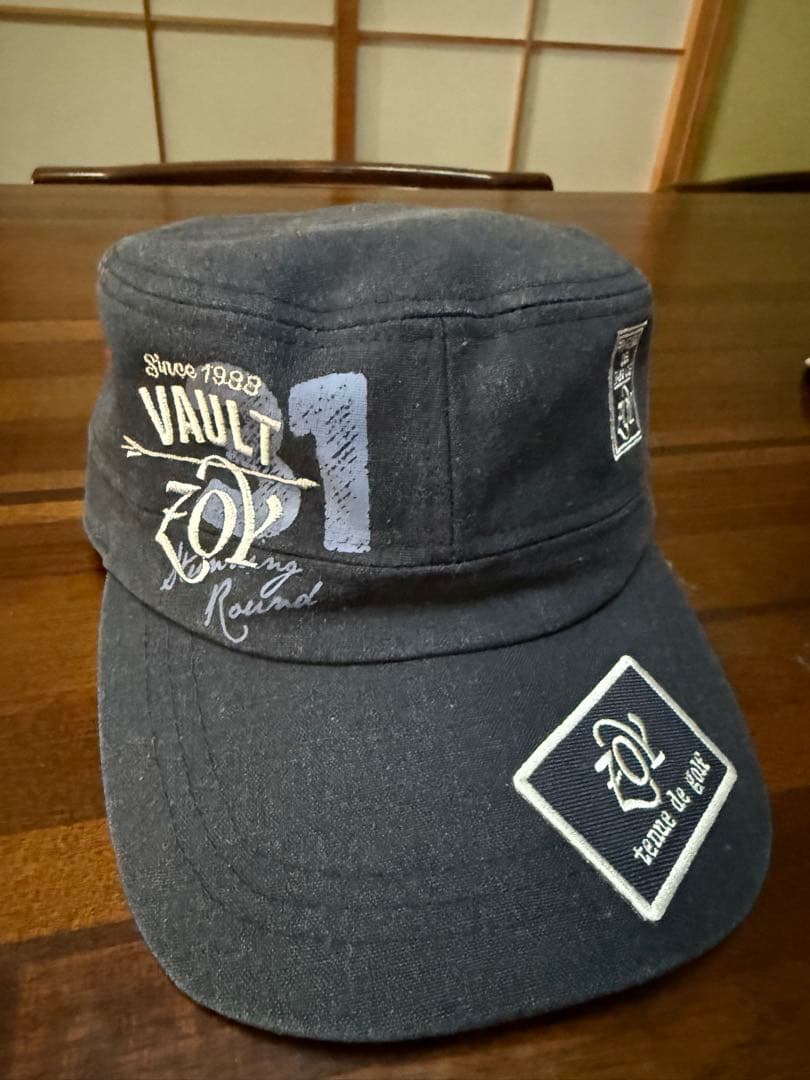 ゾーイZOYデザイン帽子紺色と白っぽいグレー二つセット【値下げ】しました。