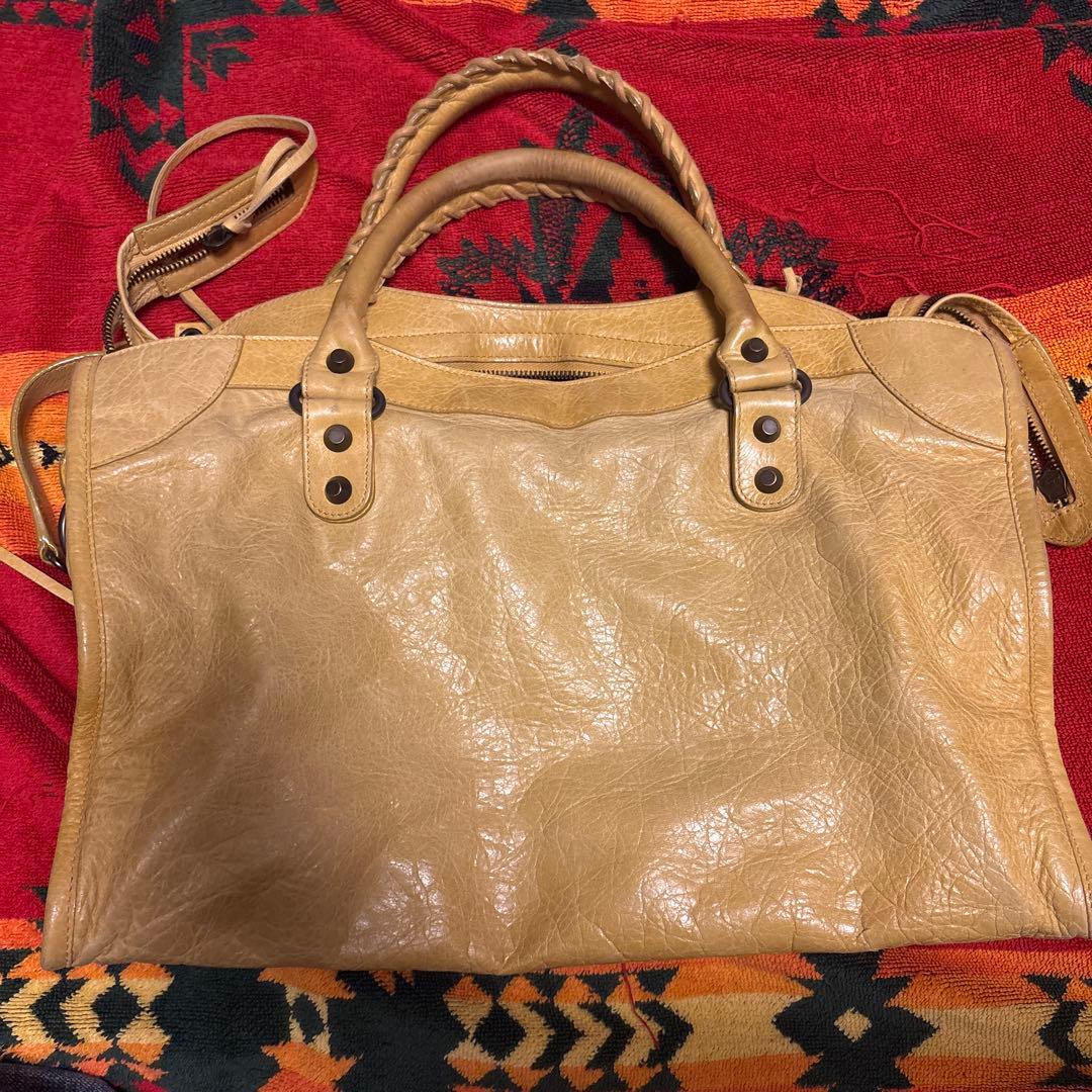 本日祝日にて値下げします！希少❗️バレンシアガ　イエロー レザー ショルダーバック