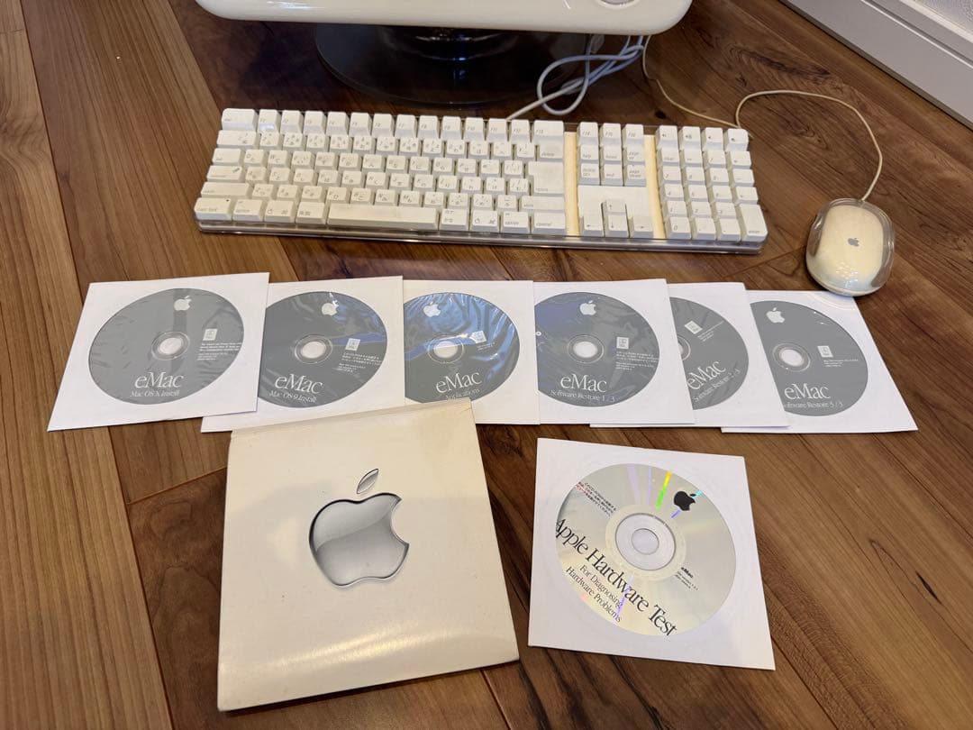 Apple eMac 700MHz G4 640MB RAM ジャンク品