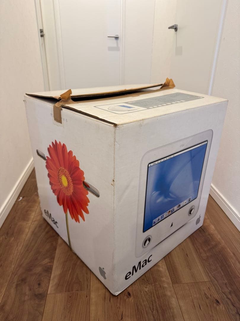 Apple eMac 700MHz G4 640MB RAM ジャンク品