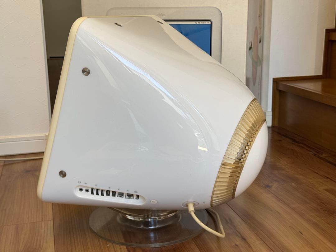 Apple eMac 700MHz G4 640MB RAM ジャンク品