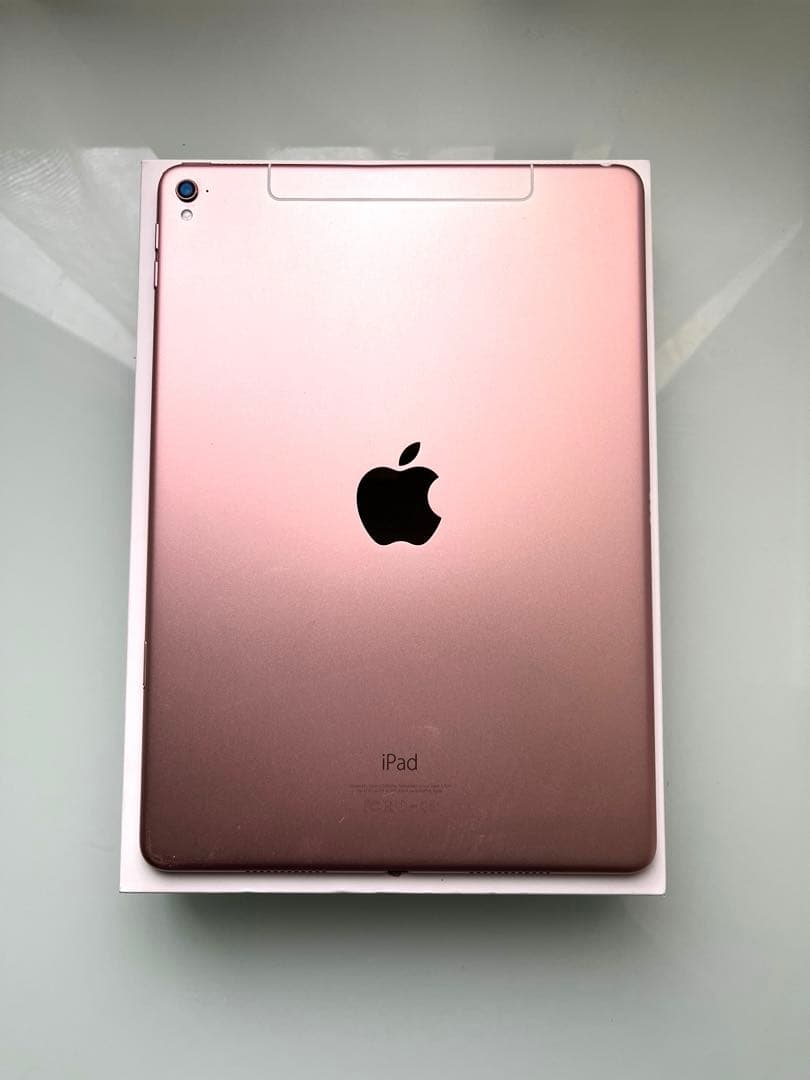 Apple iPad Pro 9.7インチ（第一世代）ローズゴールド+ケース