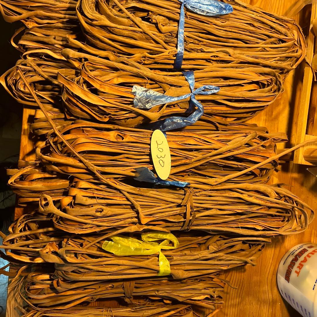 やちむん　山葡萄の蔓　S級品 2030g 花結び