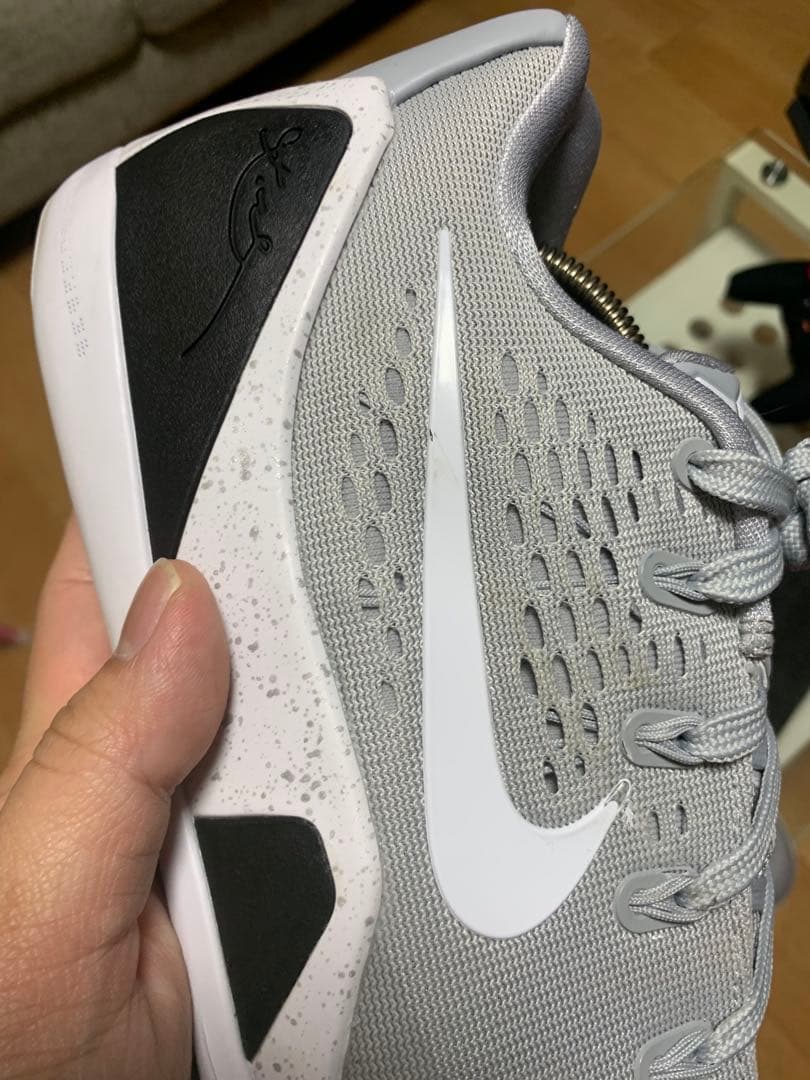 シューズ(男性用) KOBE 9 LOW WOLF GREY