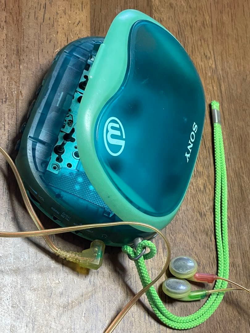 SONY ソニー ウォークマン WM-EQ3 緑色 イヤフォン付き 蓄光 電池式