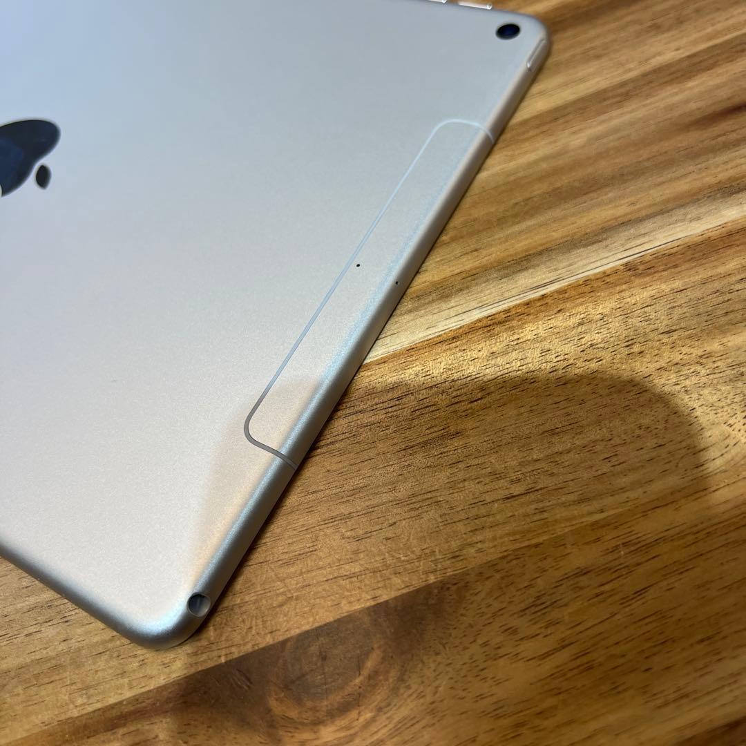 K1525 SIMフリー　iPad Air 第三代　64GB