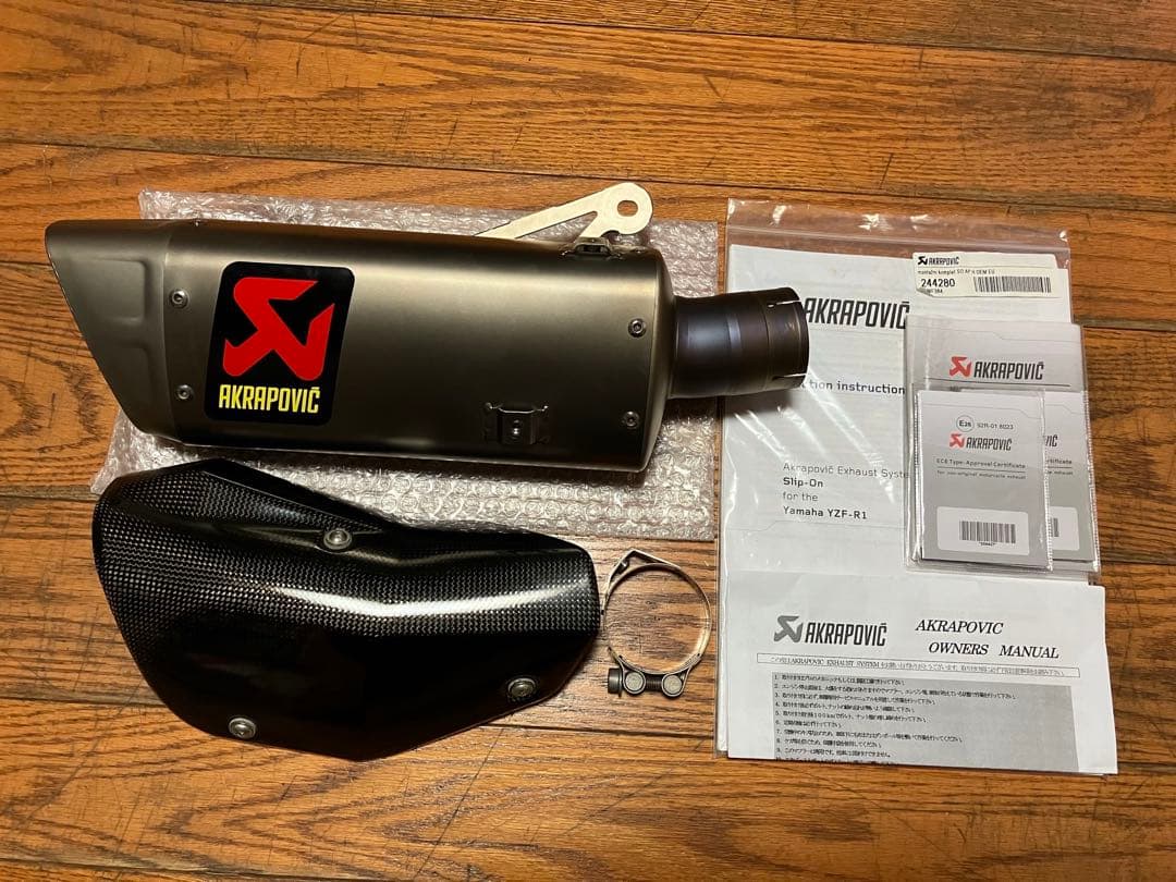 YZF−R1 2CR アクラポビッチ　スリップオンマフラー　チタン