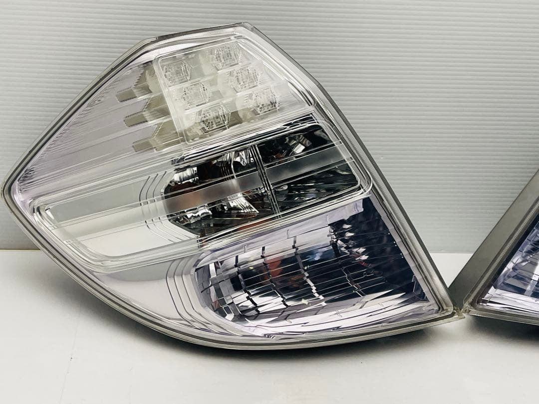 フィット ハイブリッド LED テールライト テールランプ P9883
