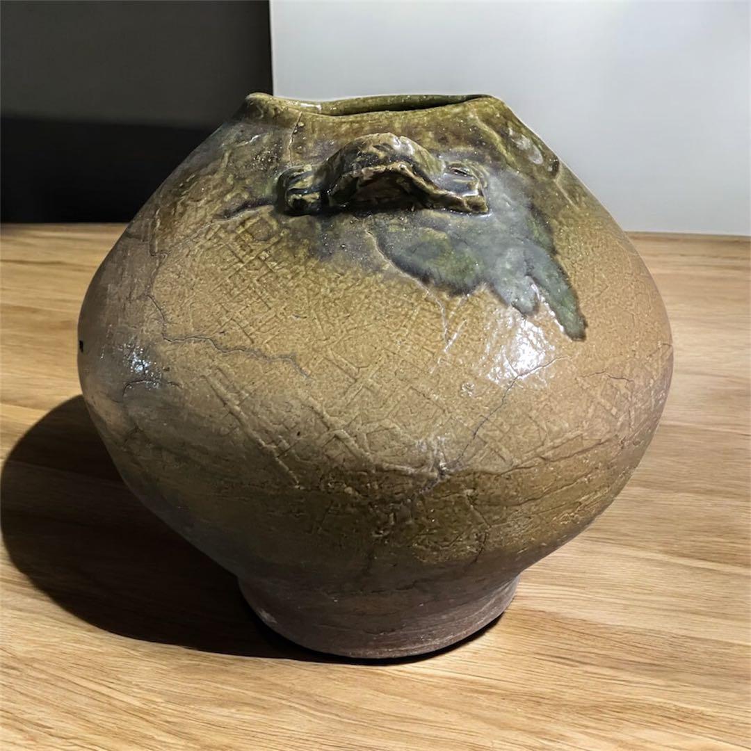 古民家　華道　耳付　独特の形をした花瓶　花生　生花