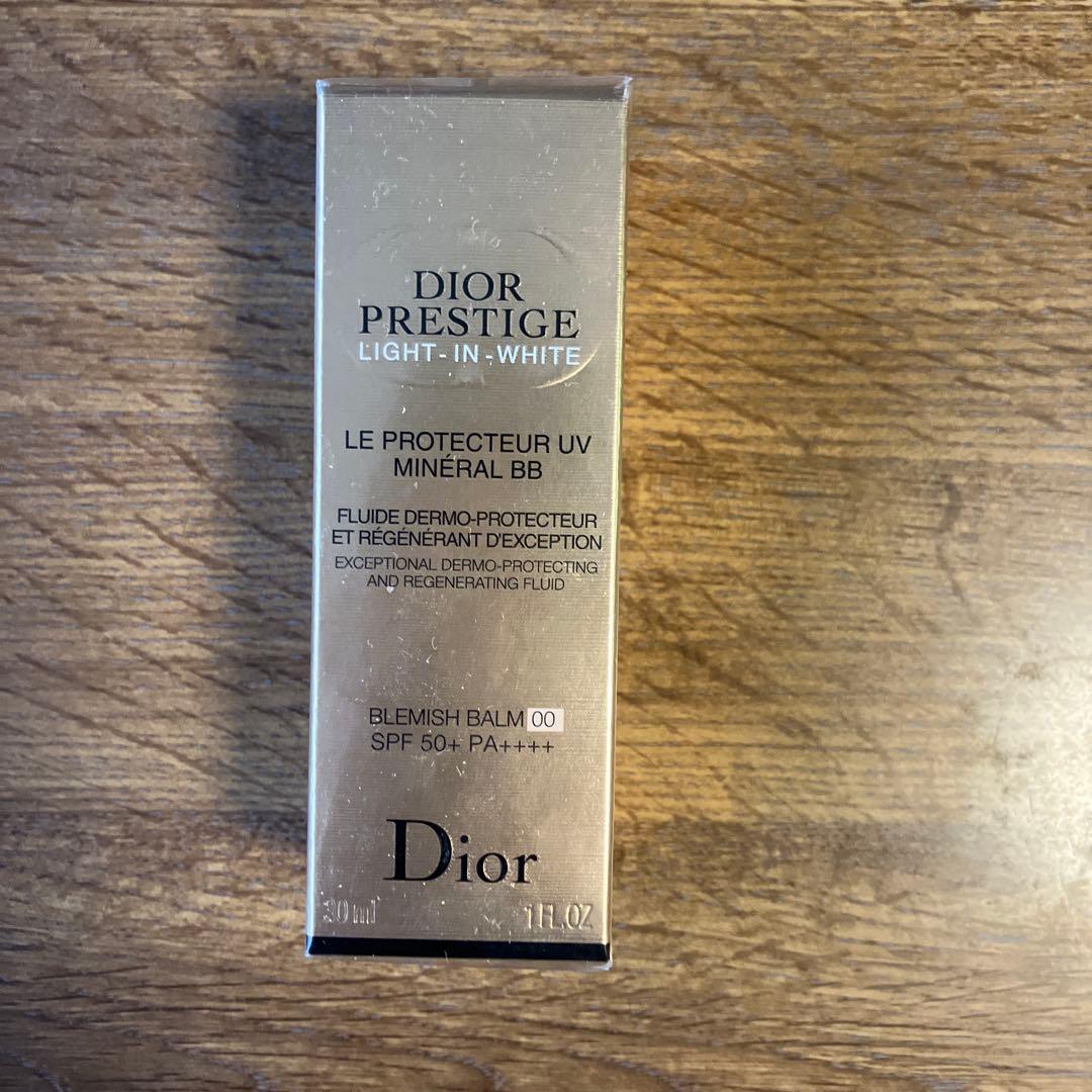 Dior Prestige Light-In-White BBクリーム 30ml