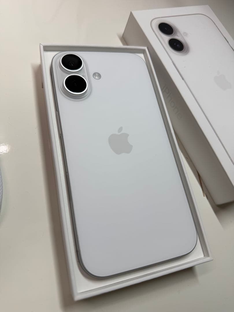 Apple iPhone 16 ホワイト 本体 バッテリー最大容量100%