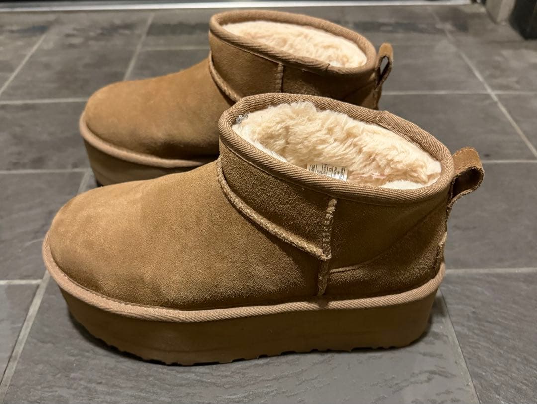 UGG クラシックウルトラミニプラットフォーム 23.0